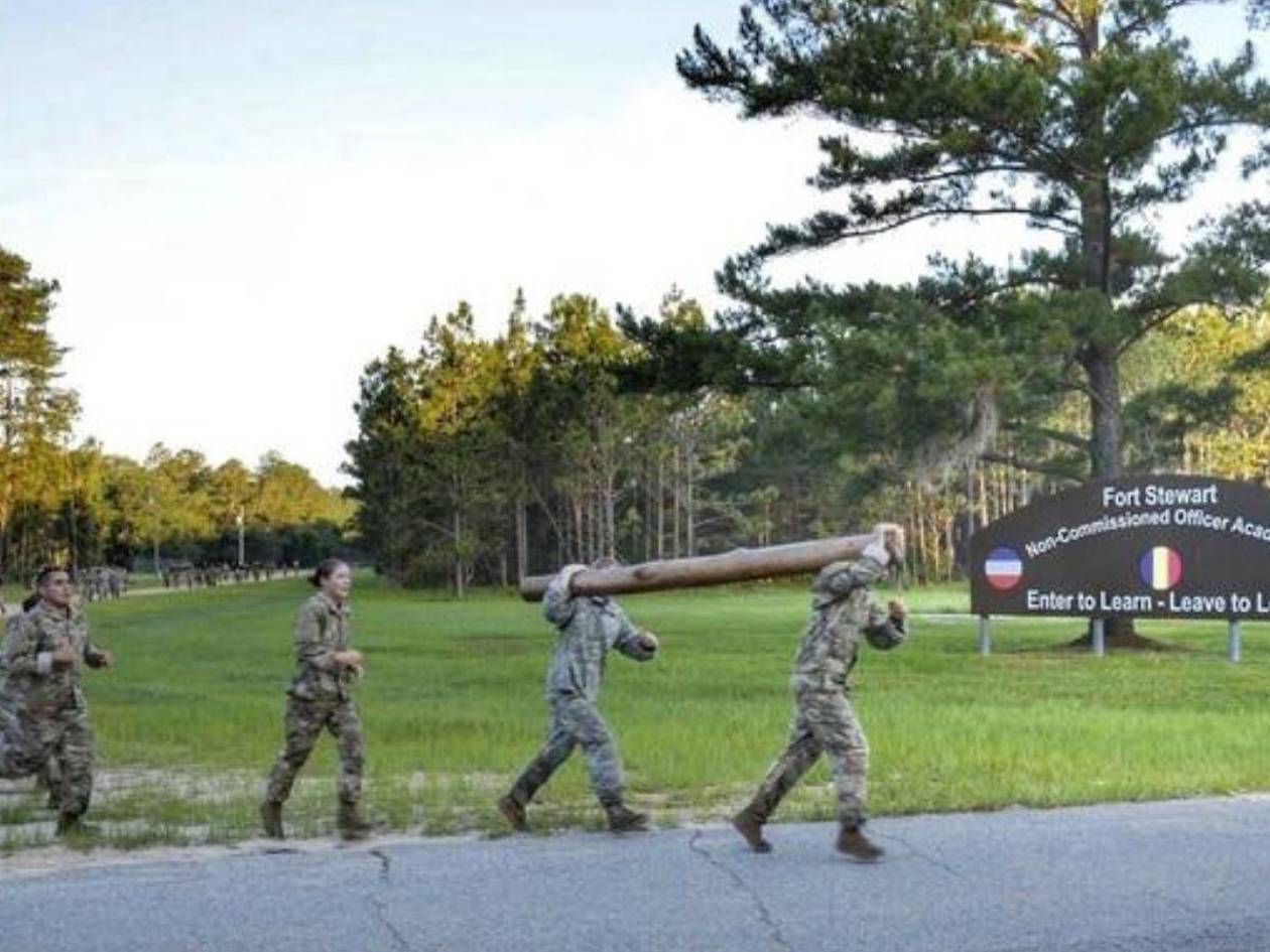 Tiroteo deja varias víctimas en base militar de EEUU
