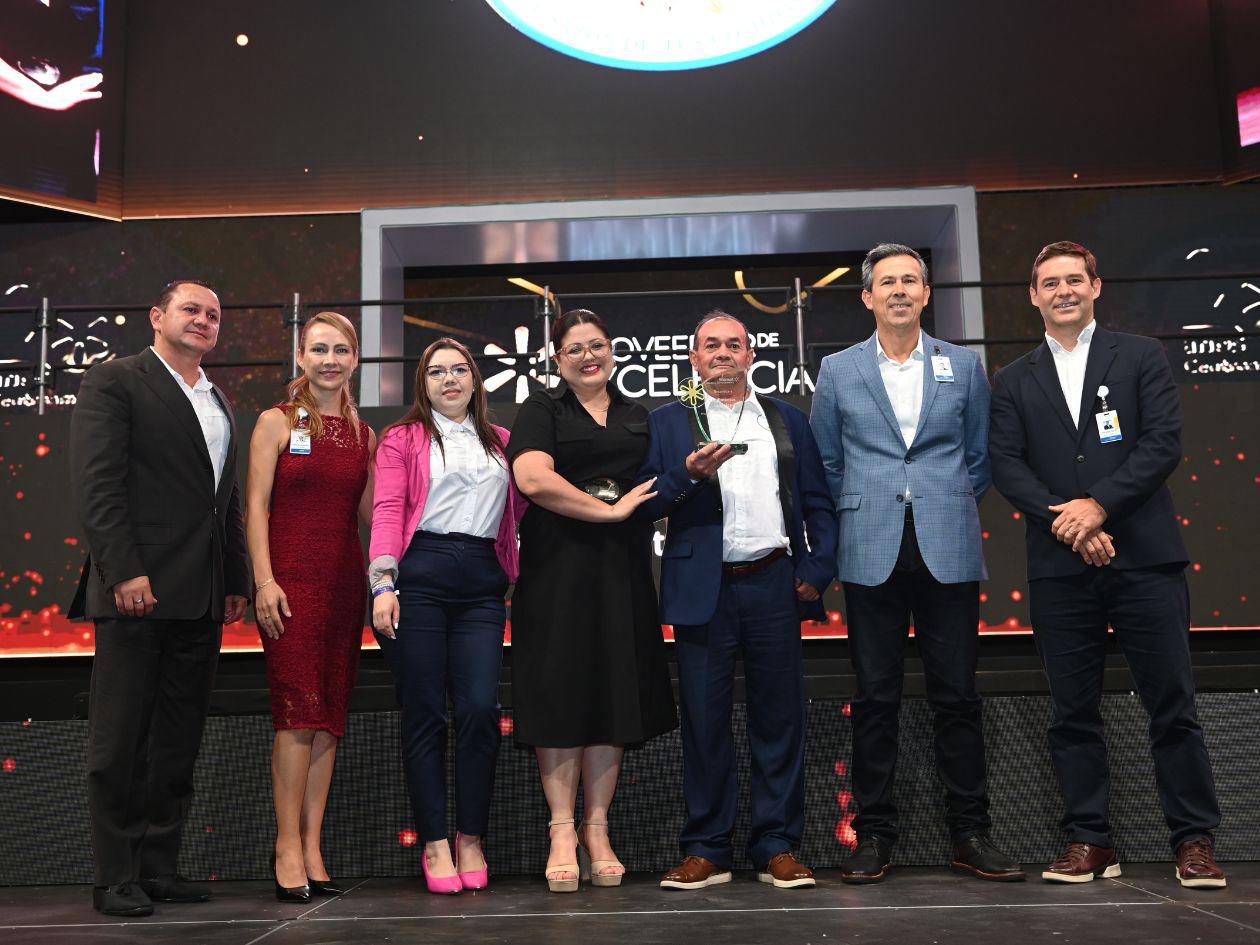Walmart Centroamérica premia a pyme hondureña por su excelencia