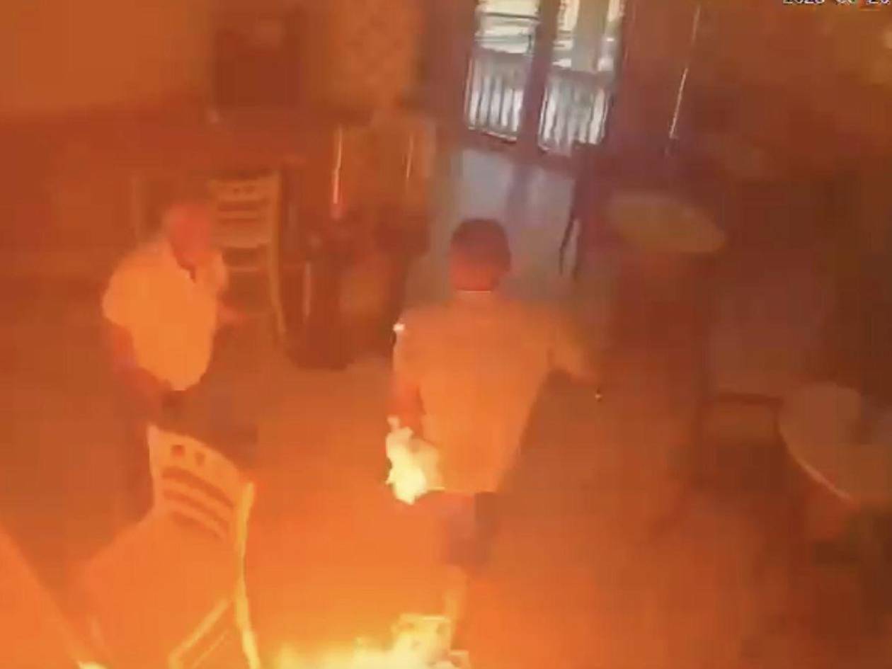 Hombre incendia un bar porque no le pusieron mayonesa a su sándwich