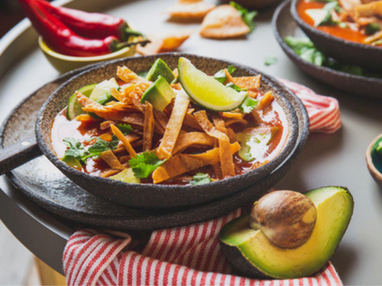 Sopa de tortilla con pollo