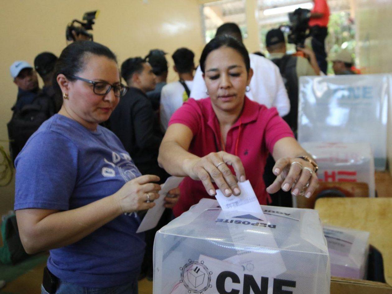 Videos reciclados, deepfakes y citas falsas: la cara de la desinformación electoral en Honduras