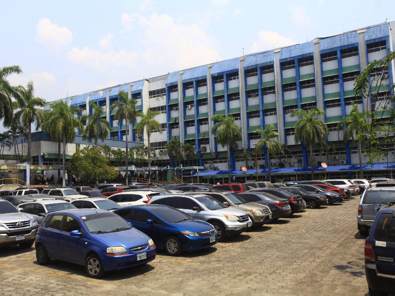 Familia de pacientes denuncian negligencia en el Mario Rivas