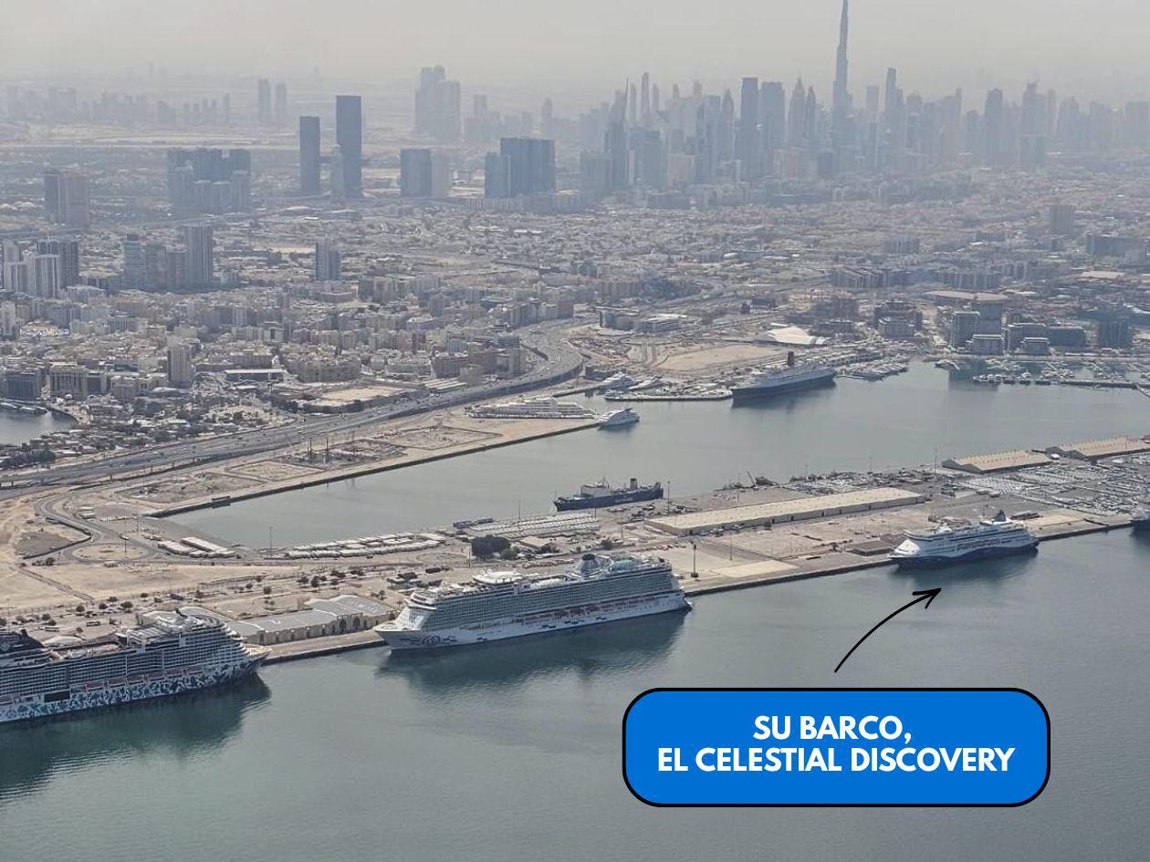 El crucero sigue anclado de Dubái, muy cerca del Estrecho de Ormuz, de donde no puede salir por la tensión y estrictos controles en la zona.