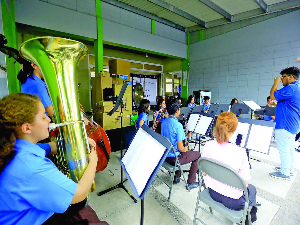 La Victoriano López compra instrumentos  por L5 millones