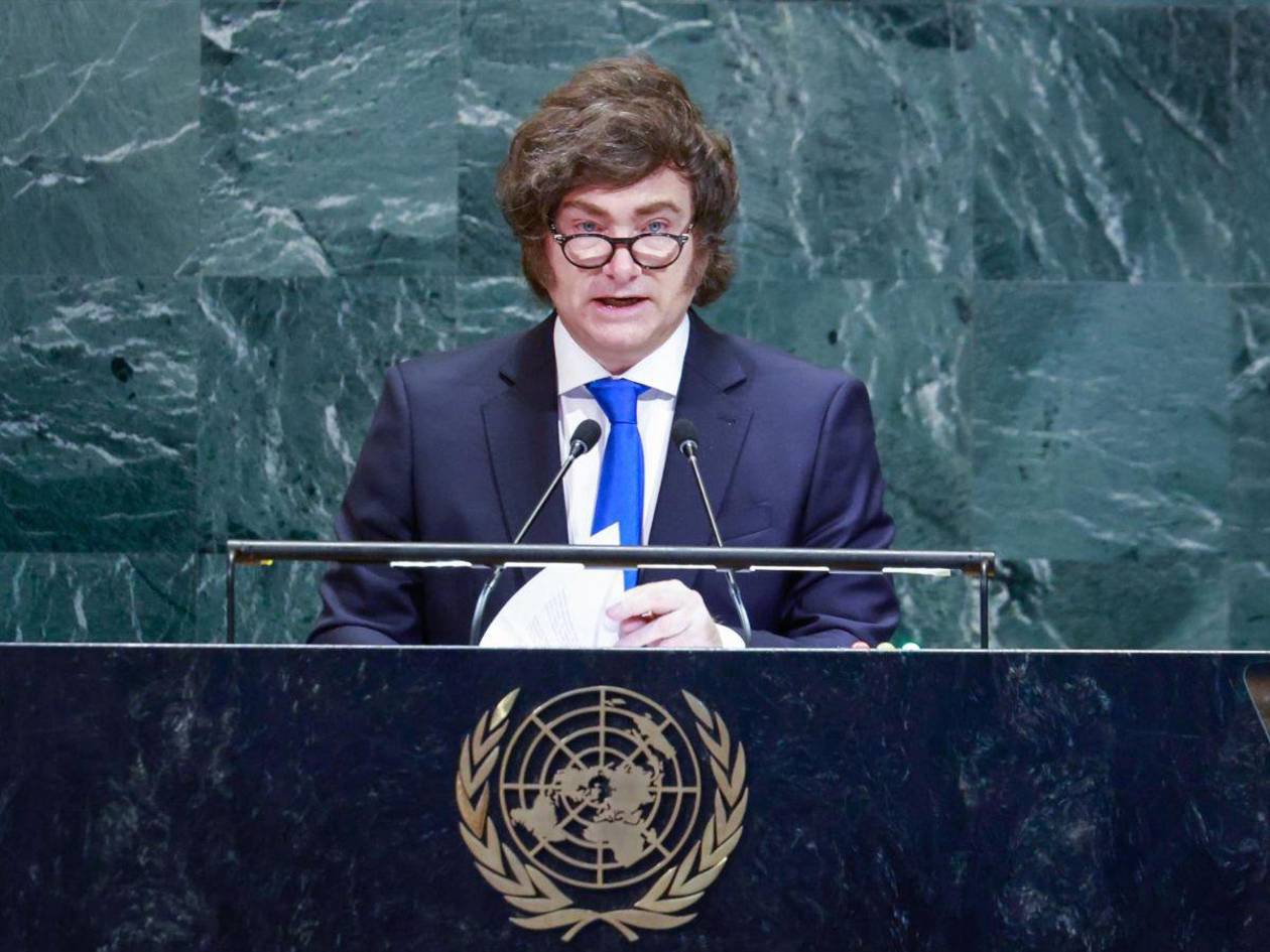 Milei acusa a la izquierda global de usar la violencia política