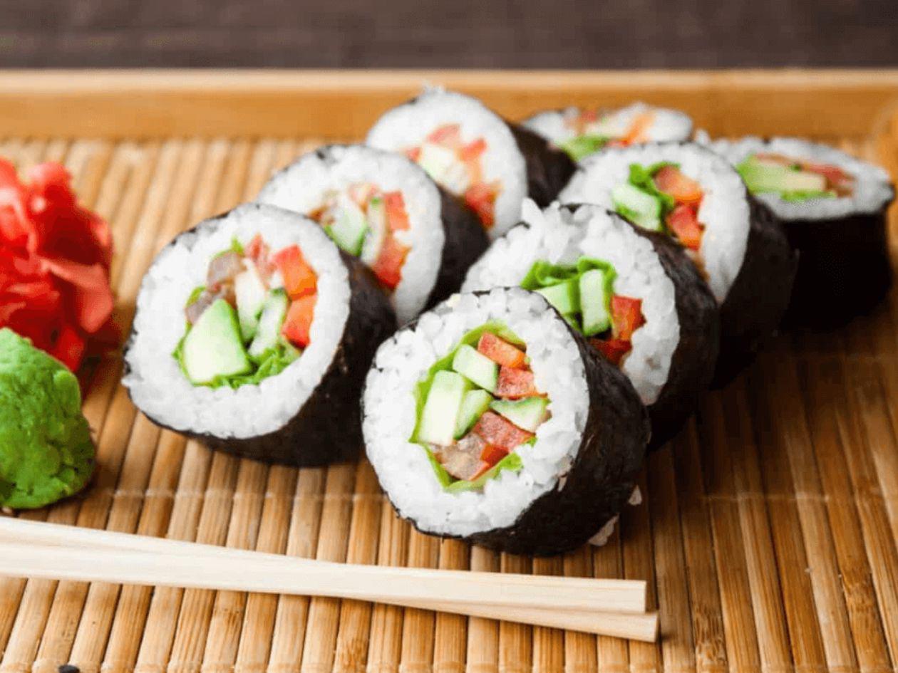 Maki de salmón y aguacate