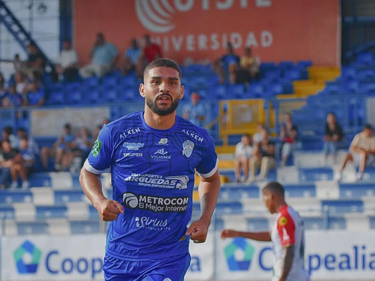 Motagua saca la chequera: Ficha a brasileño tras dar de bajar a delantero