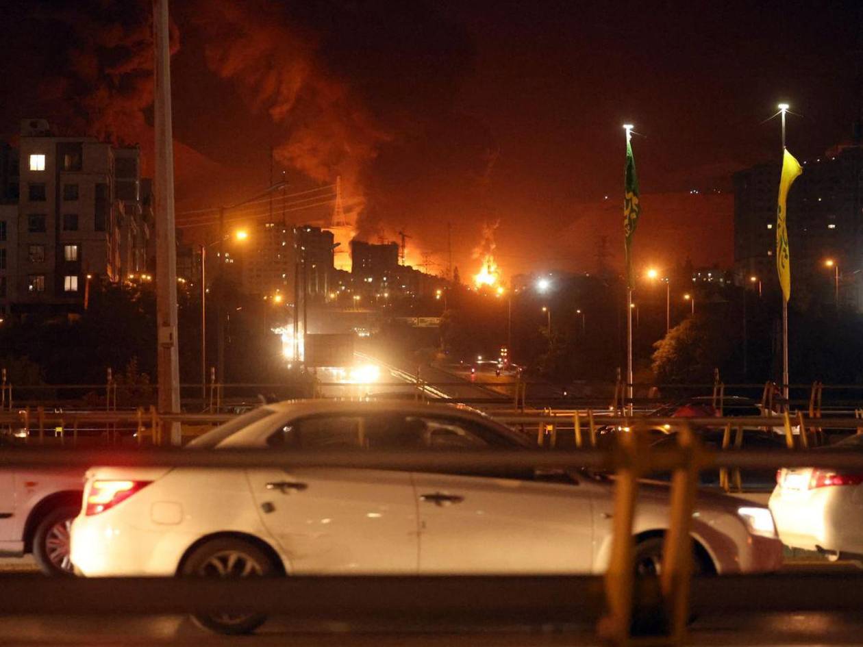 Miles de iraníes huyen de Teherán por los bombardeos de Israel