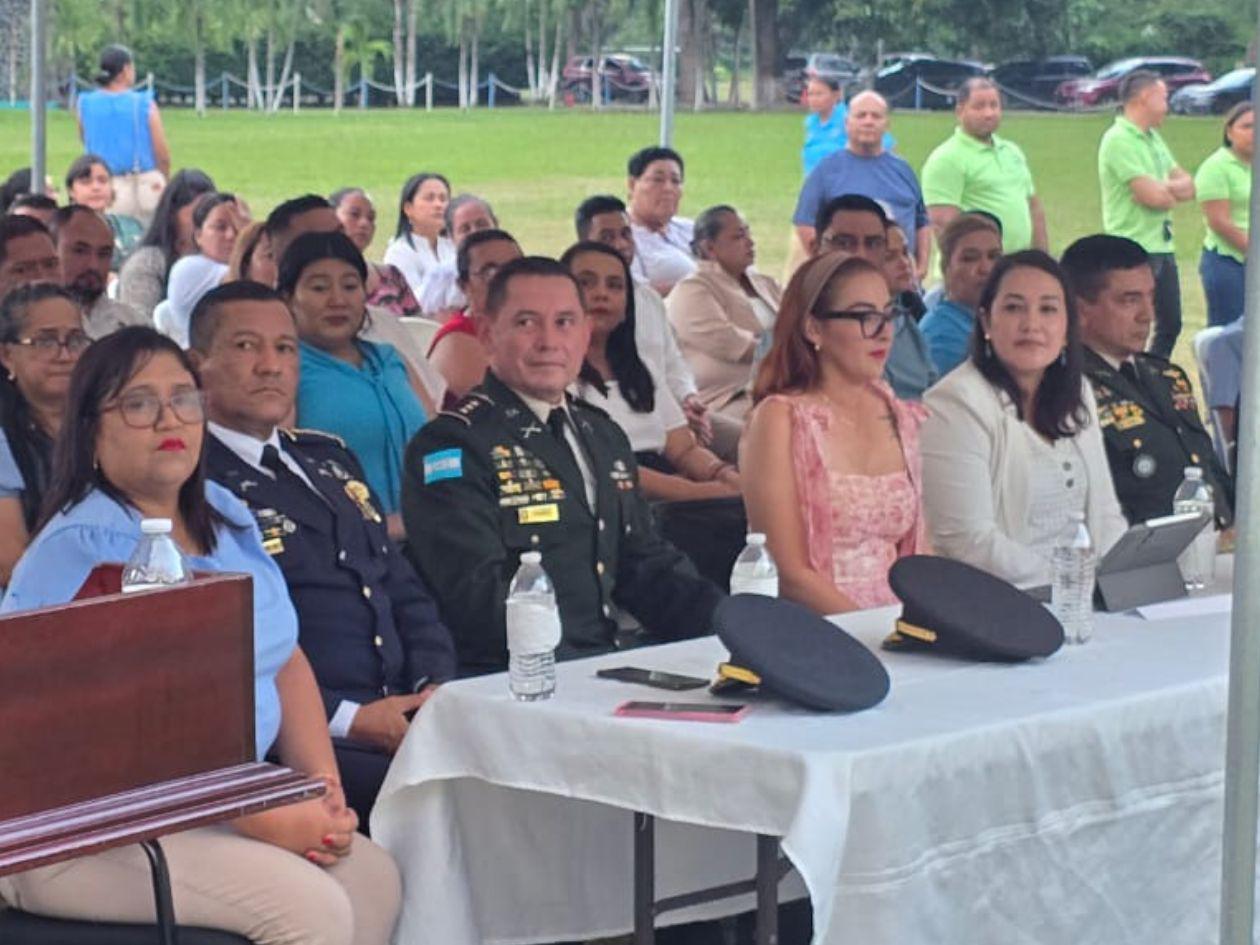 Educación en Cortés inaugura el mes patrio con incineración de la Bandera de Honduras