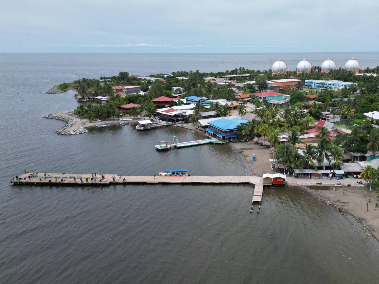 Regidor de Omoa denuncia inspecciones “a espaldas” de la municipalidad en planta de Gas del Caribe