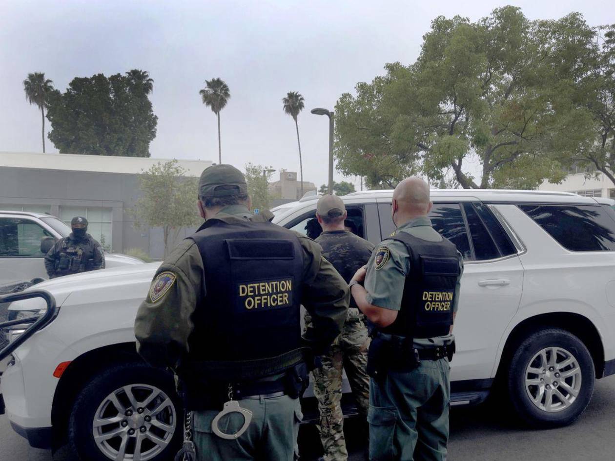 Fiscales de 20 estados de EEUU buscan prohibir a los agentes de ICE enmascarados