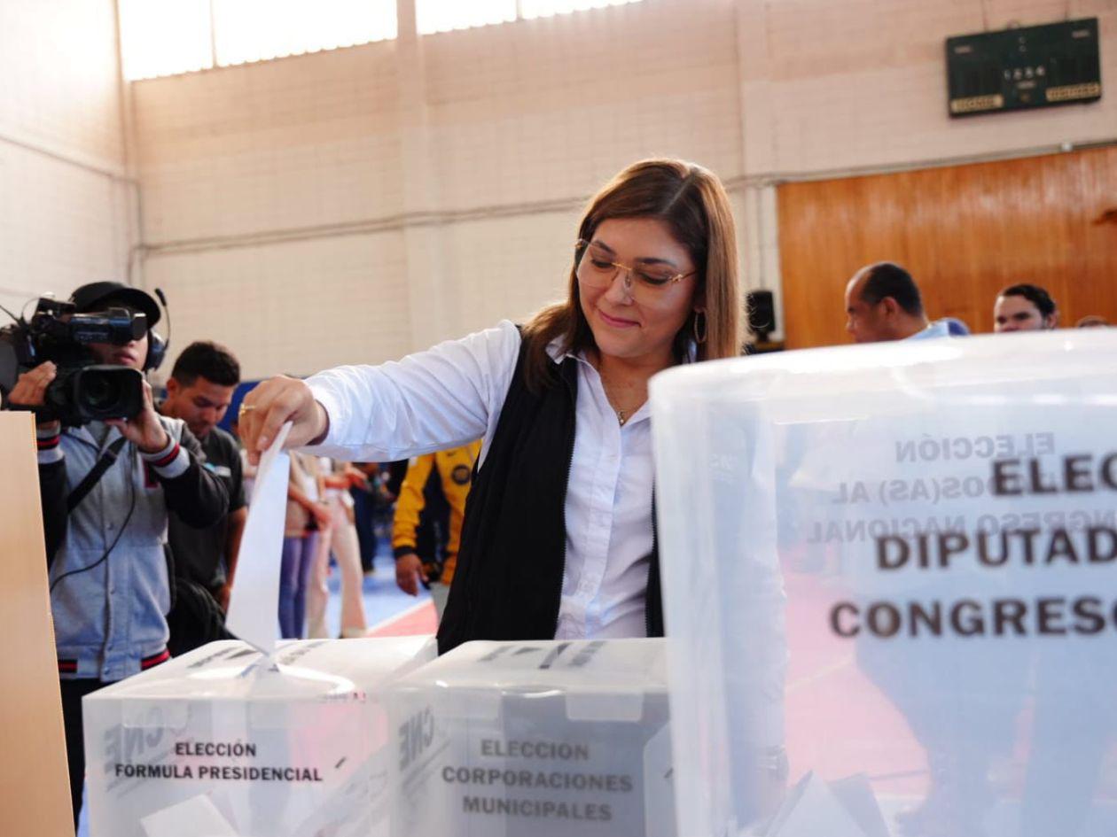 Ana Hall afirma que más de un millón de hondureños ya votaron e insta a seguir acudiendo a las urnas