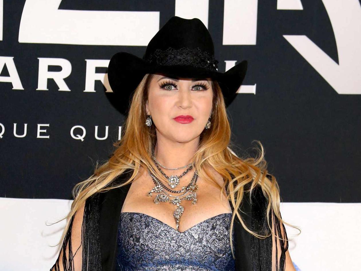 Alicia Villarreal pide ayuda en pleno concierto por supuestos malos tratos de Cruz Martínez