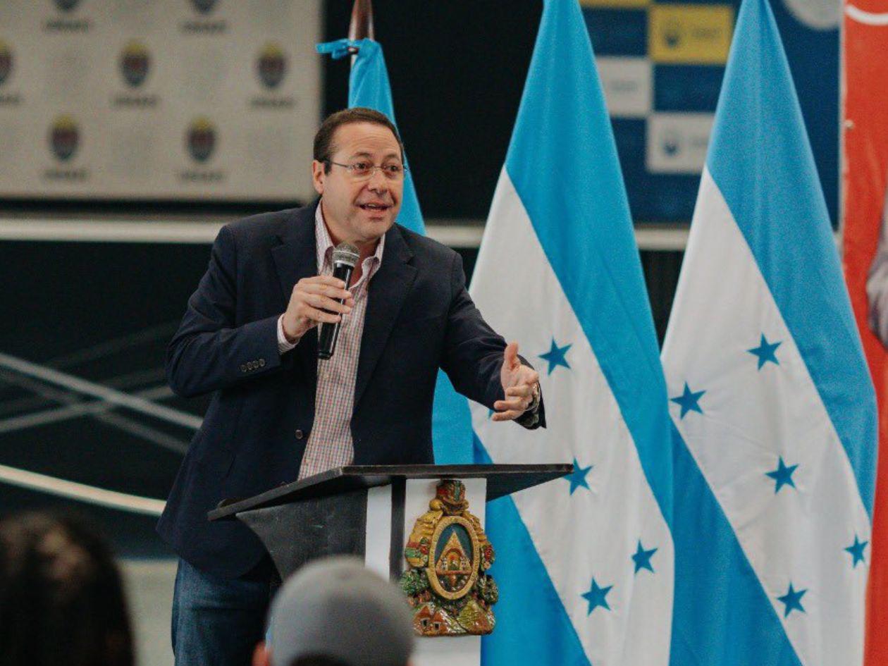 Carlos Eduardo Reina reacciona a postura de Trump y envía mensaje a Nasralla