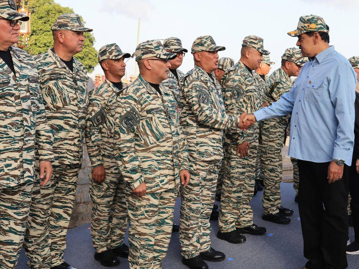 Maduro celebra alistamiento masivo de milicianos en respuesta al despliegue de EEUU