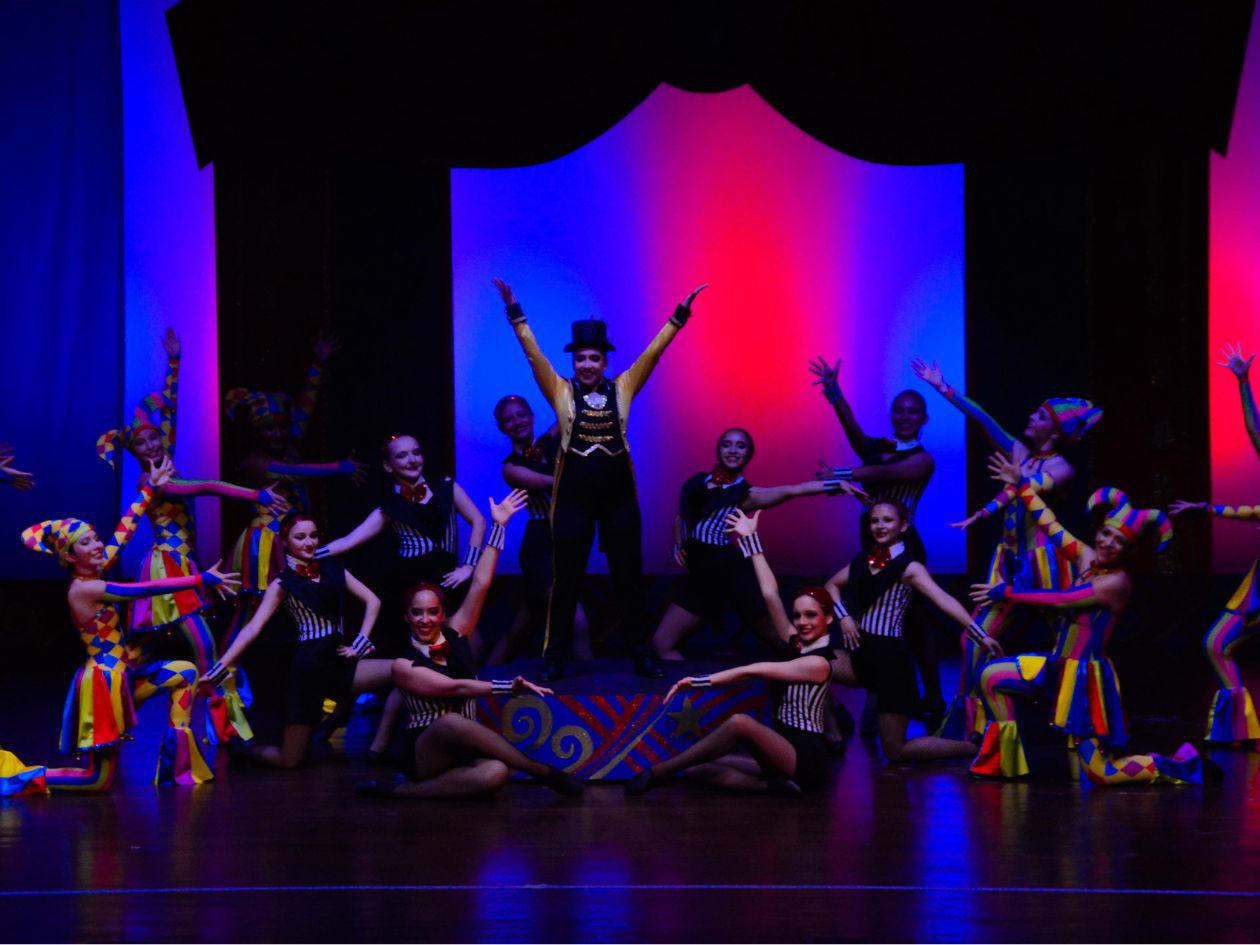 Alumnas de Bellas Artes brillan en “The Greatest Show”