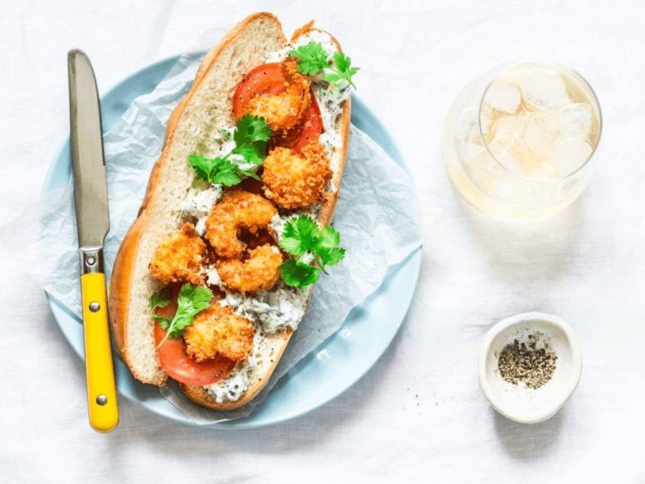 Panini de camarón con aderezo de yogur