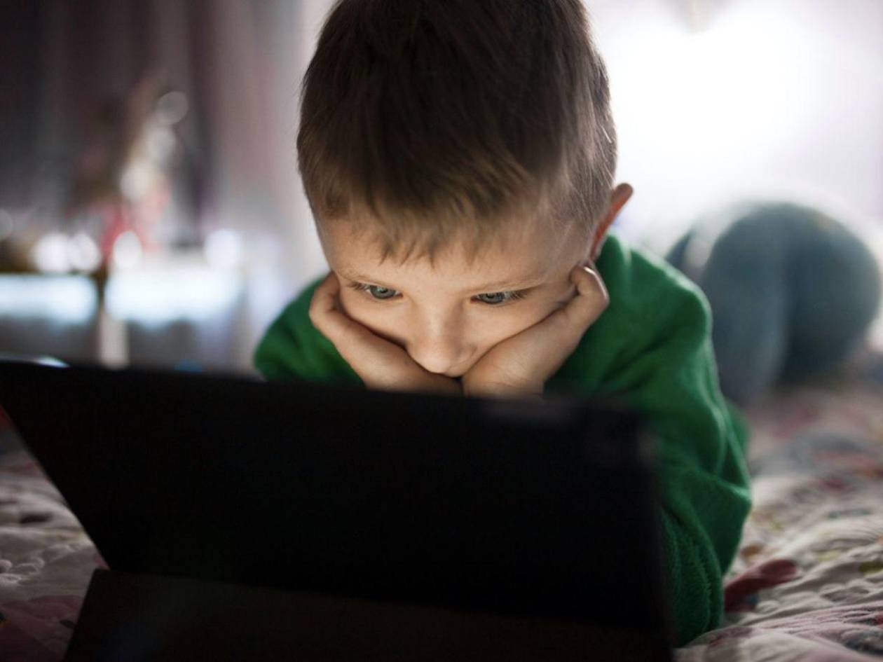 Cómo los algoritmos influyen en lo que ven tus hijos en Internet