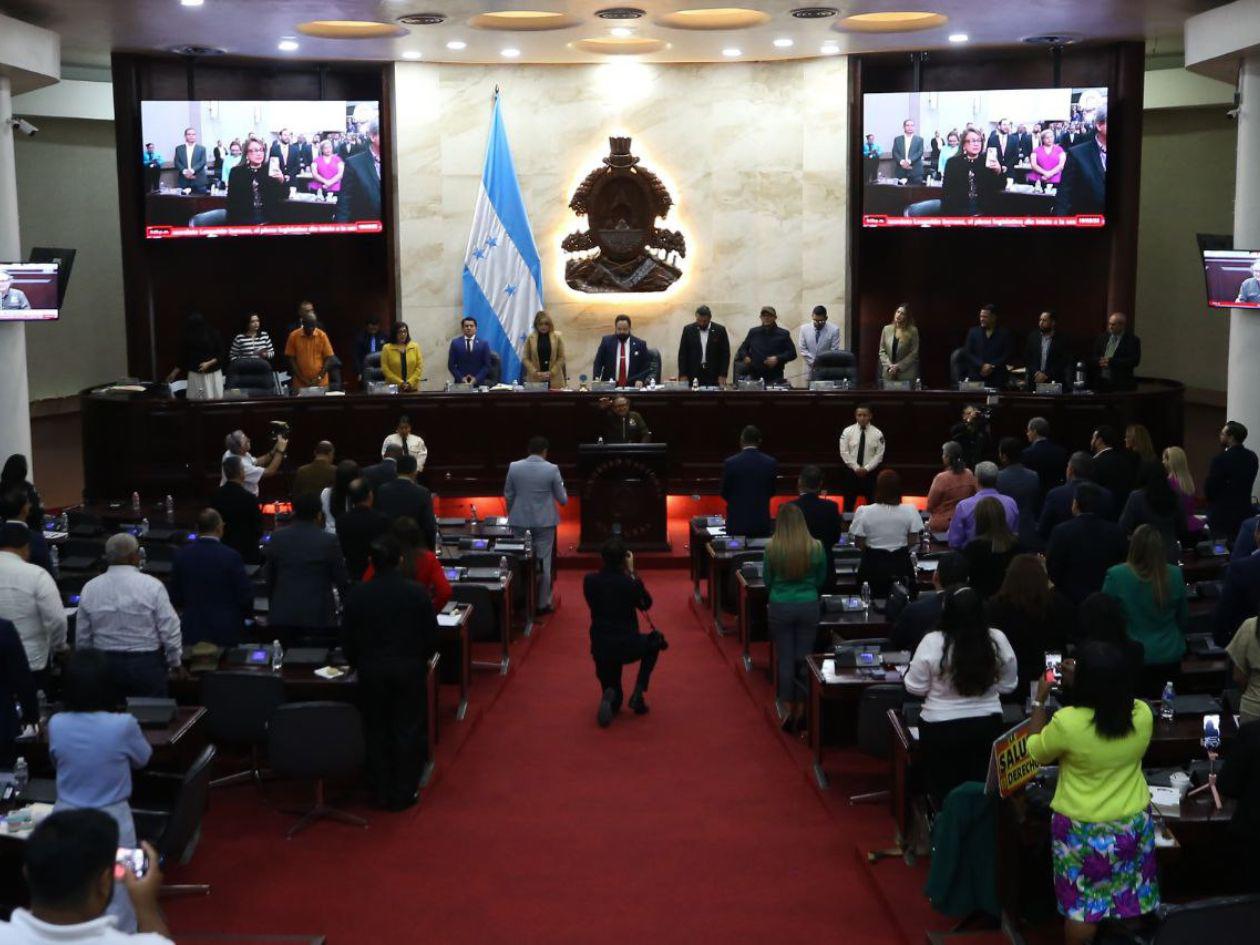 Oposición frena aprobación de tres préstamos por más de 1,000 millones de dólares