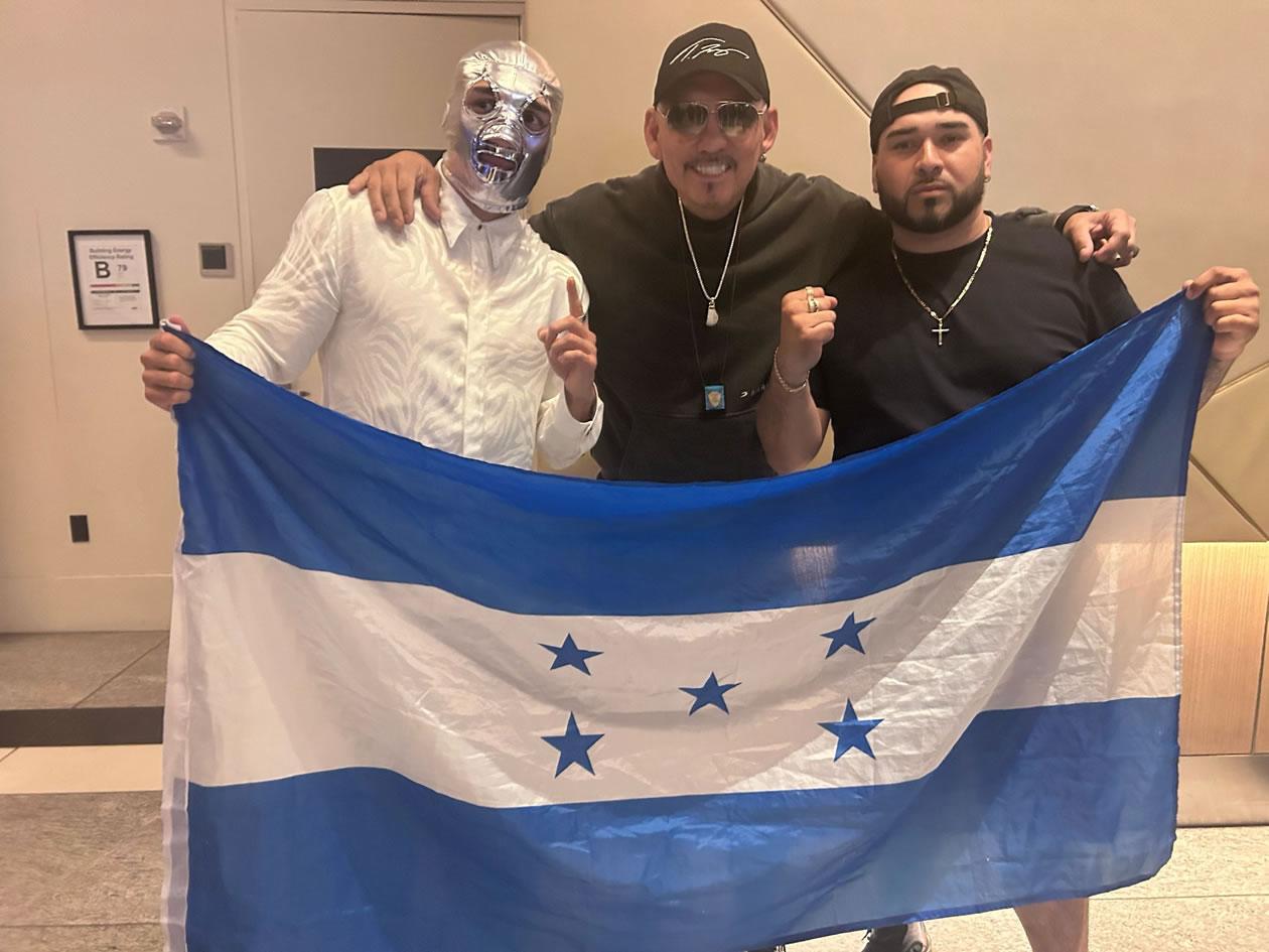 Teófimo López advierte a Barboza Jr: “Soy el tipo de peleador que hace de todo”