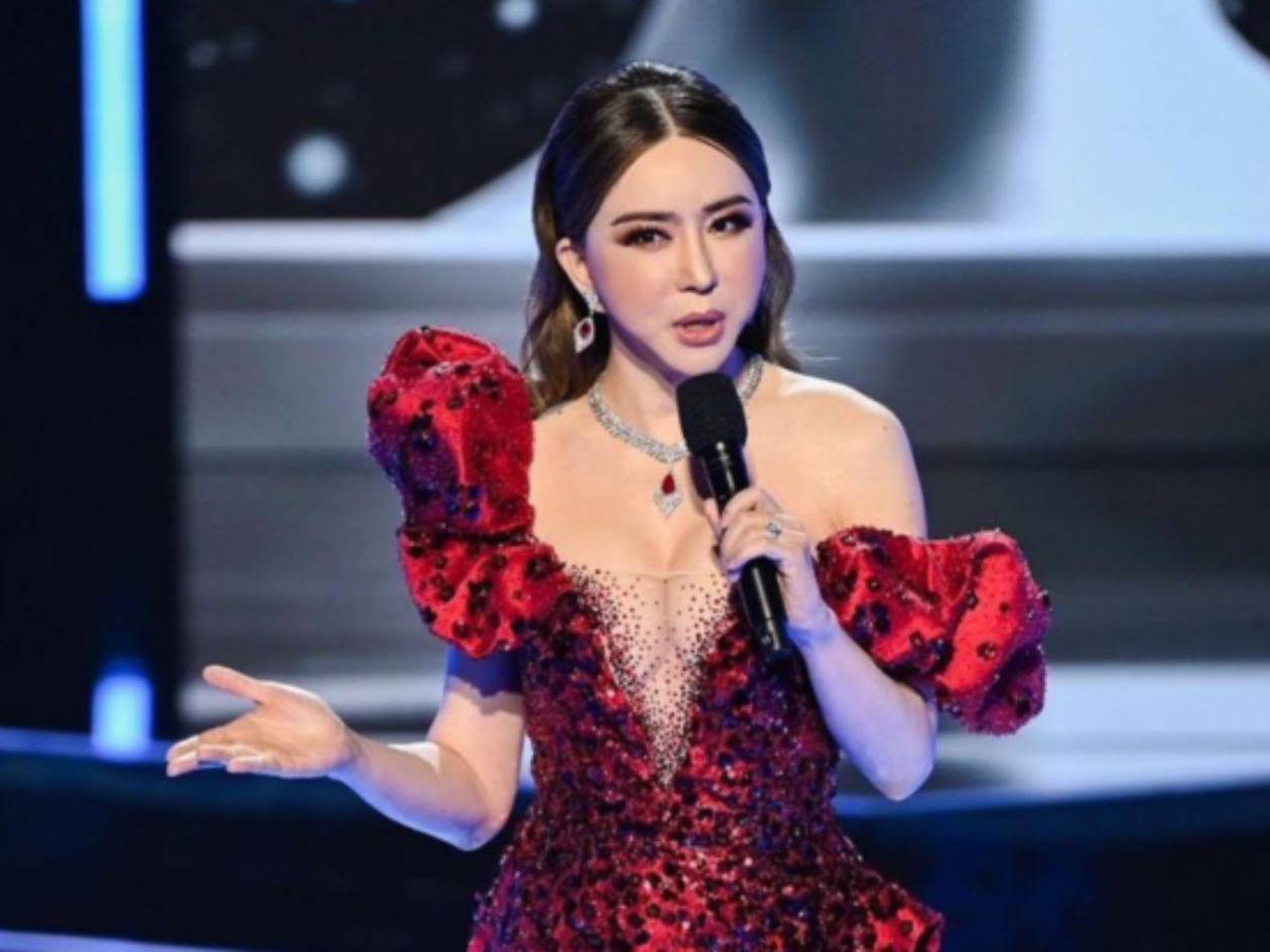 Miss Universo afirma que Anne Jakrajutatip sigue siendo su directora