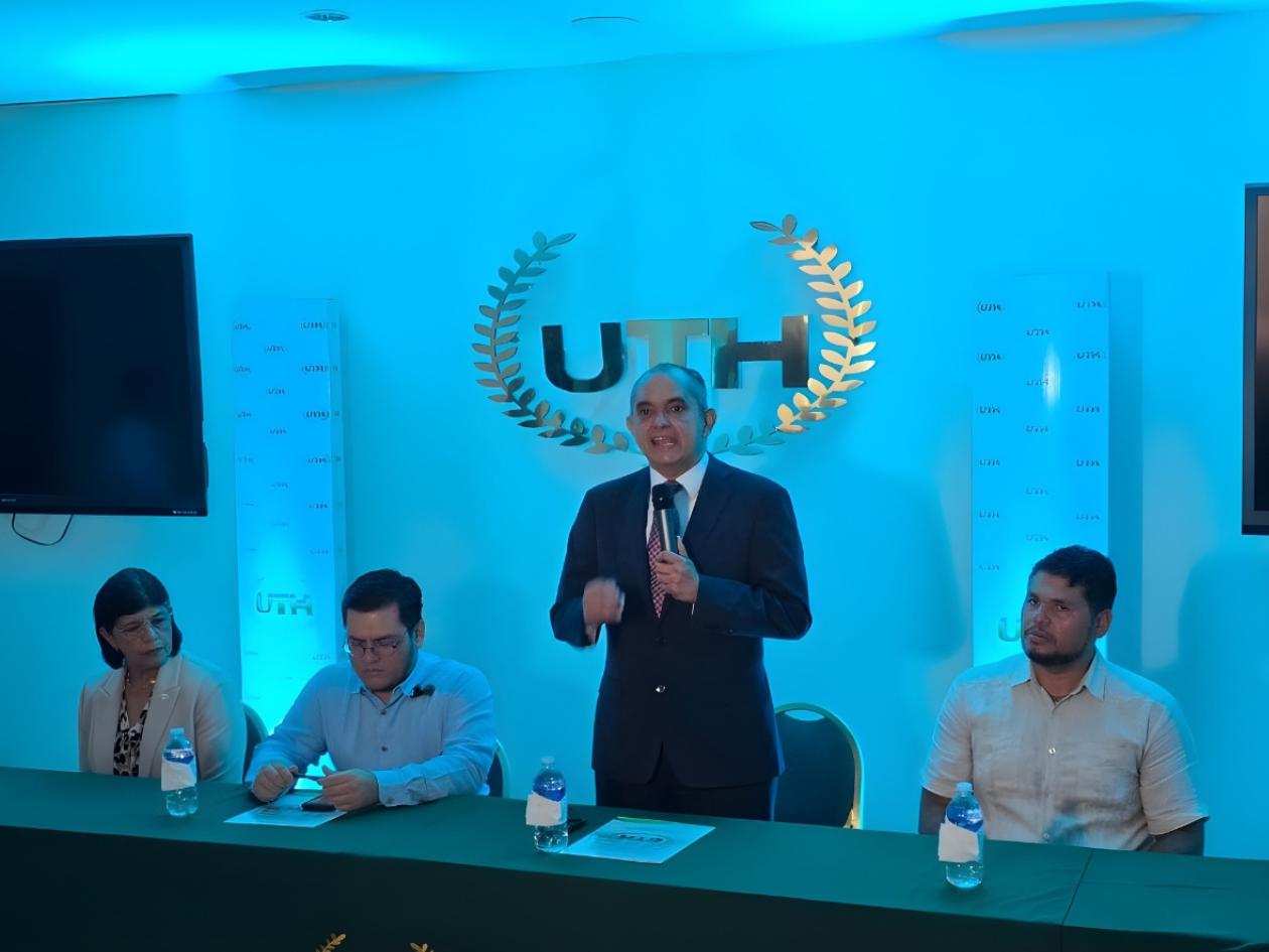 UTH y Secretaría de Trabajo firman convenio para fortalecer formación de docentes y empleados públicos