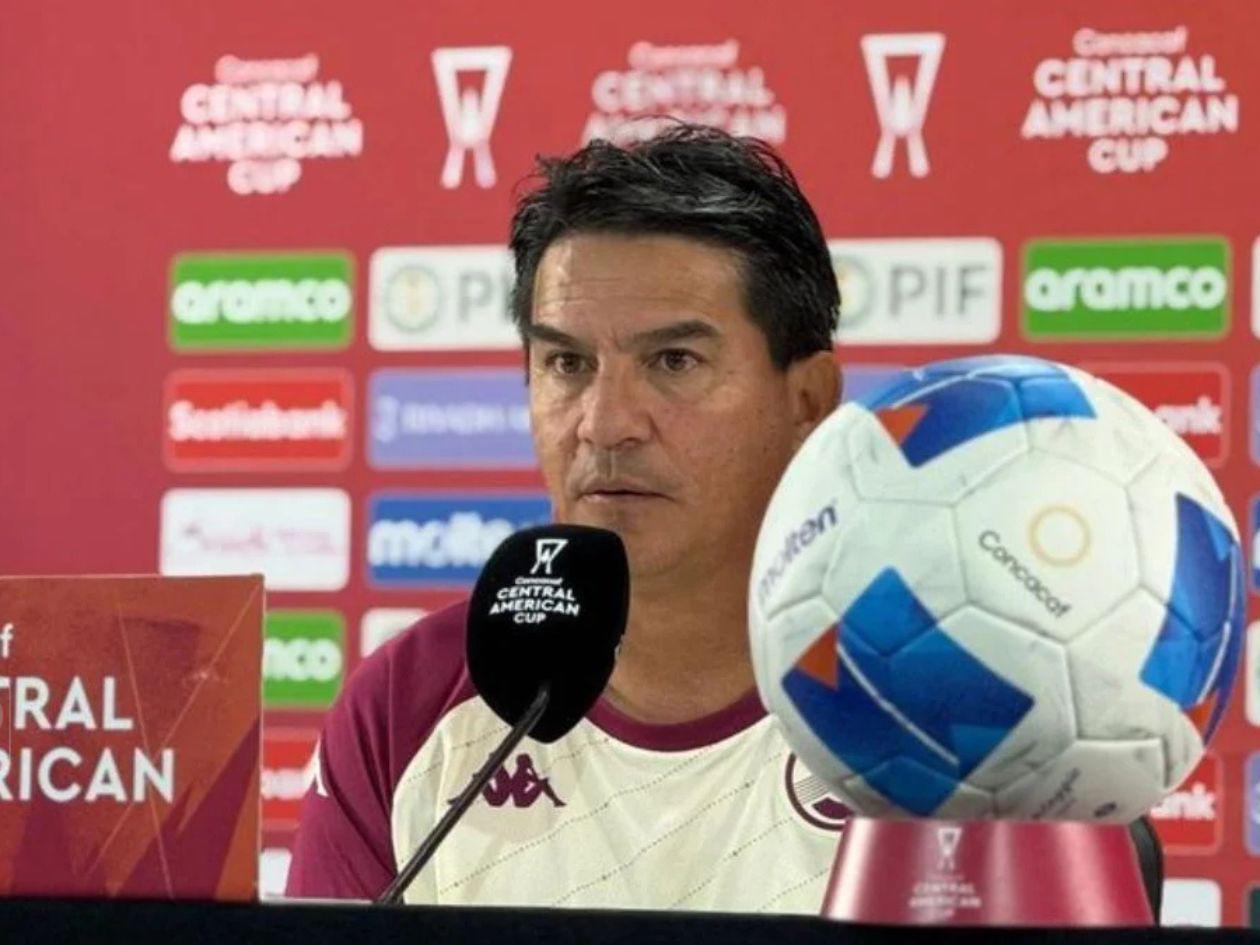 Técnico de Saprissa confirma baja clave y lanza dardo: “Somos los más grandes”