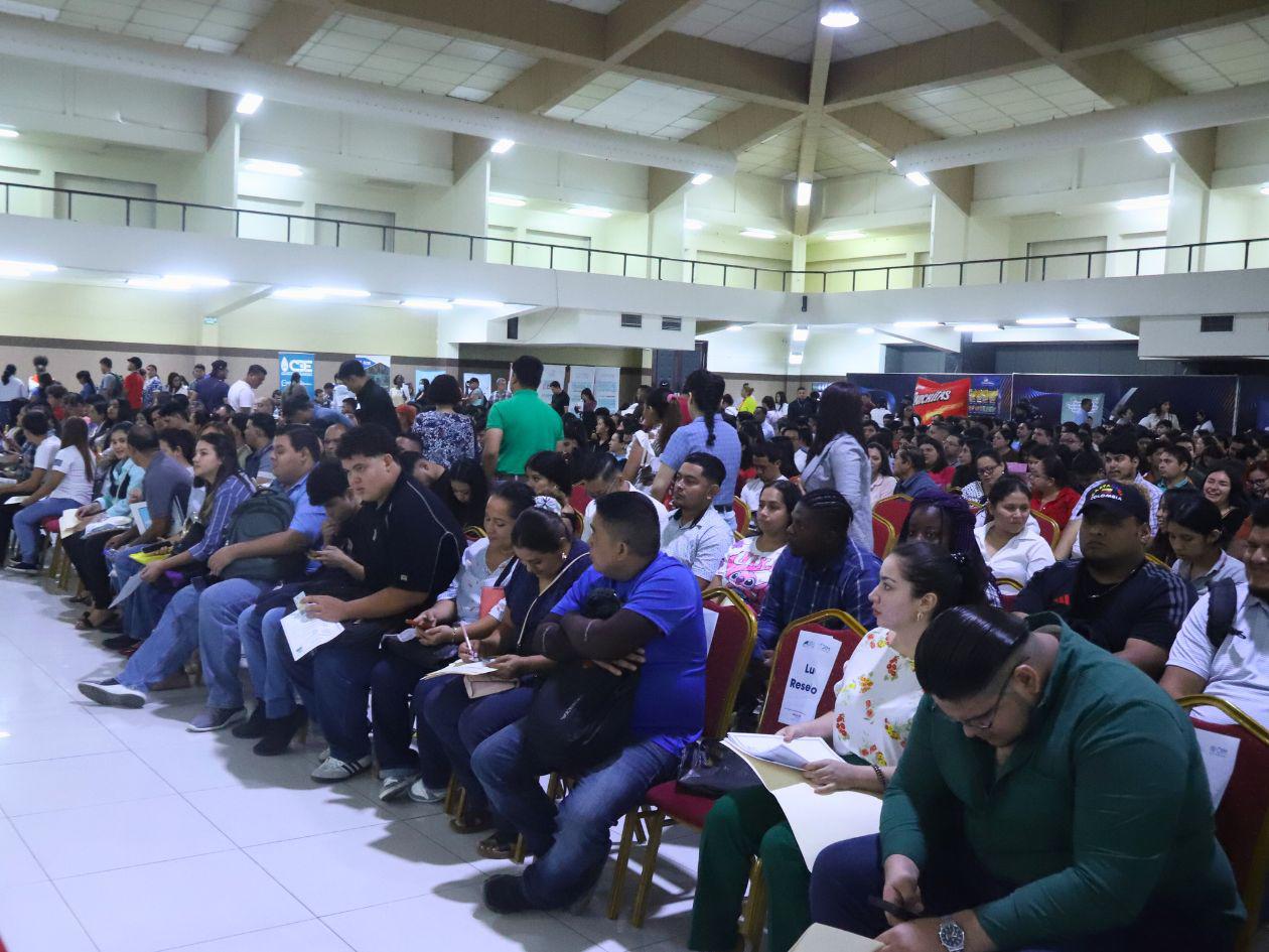 Feria de oportunidades conecta a más de 2,000 sampedranos con 1,500 plazas laborales