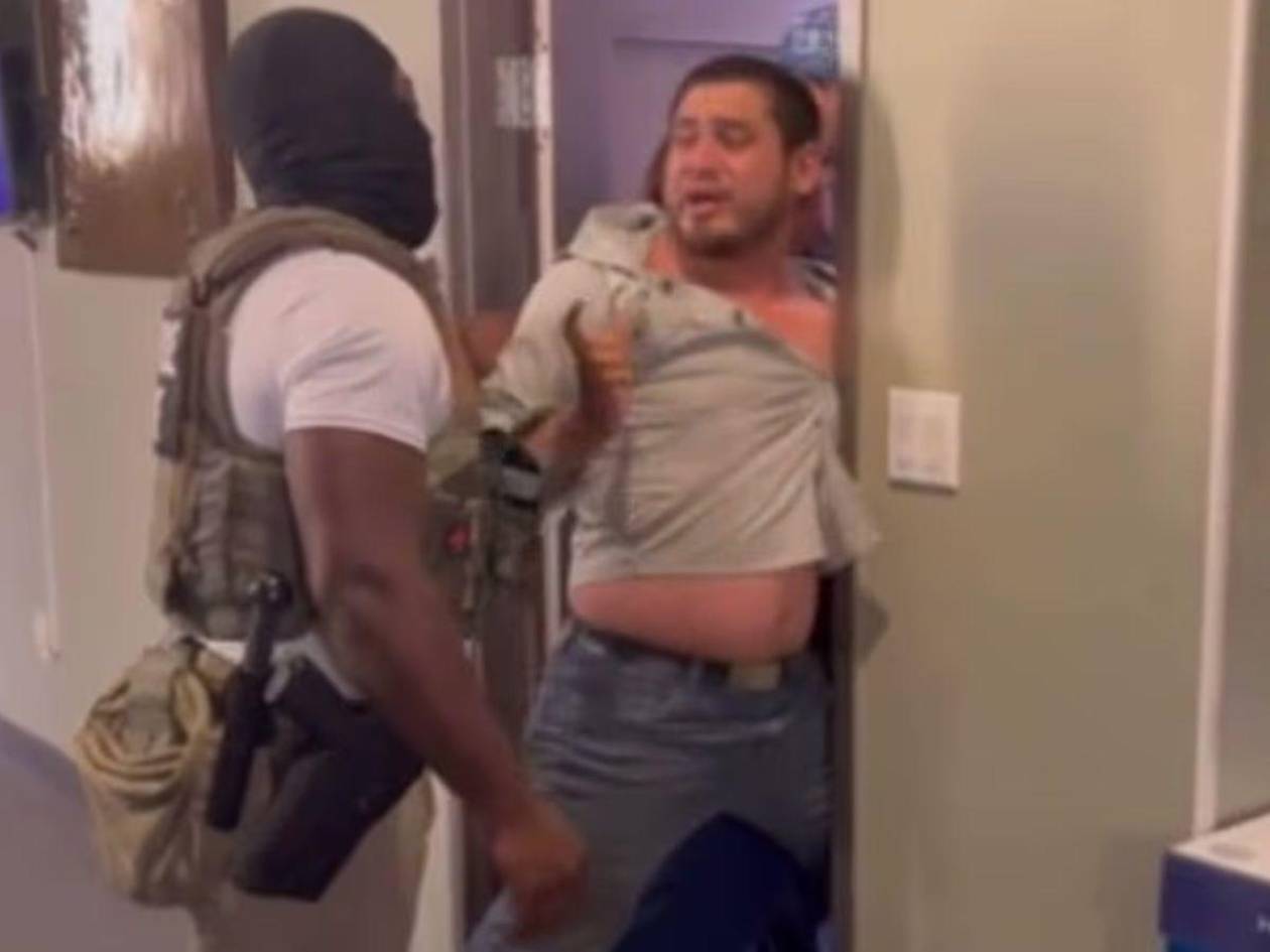 Detención de migrante hondureño en centro médico causa indignación en EEUU