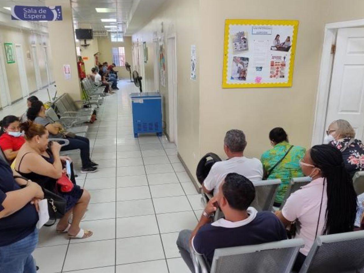 En abandono clínicas del IHSS en La Ceiba, no hay aire acondicionado ni agua potable