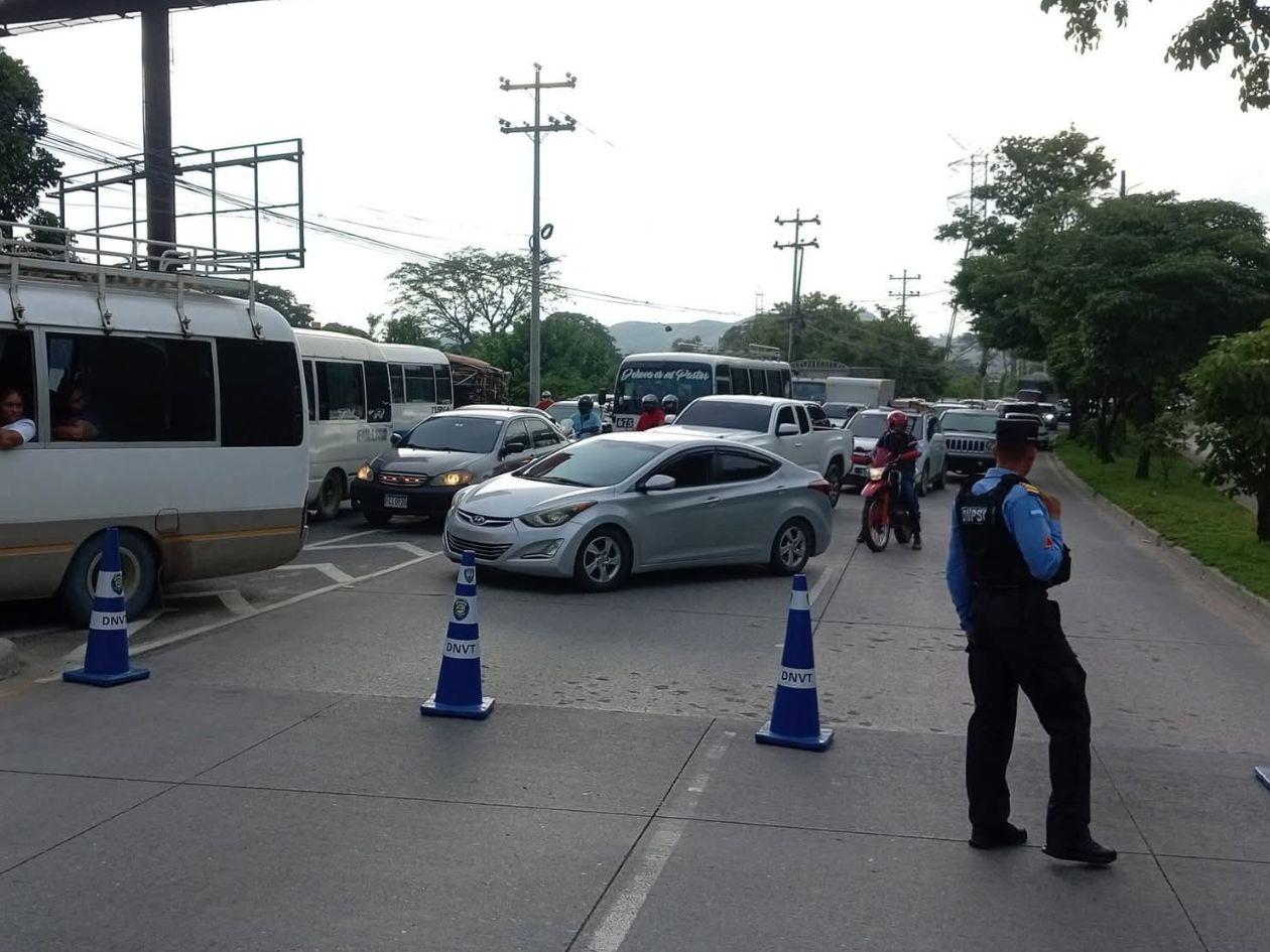 Bulevar del este, colapsado por movilización de Libre en SPS