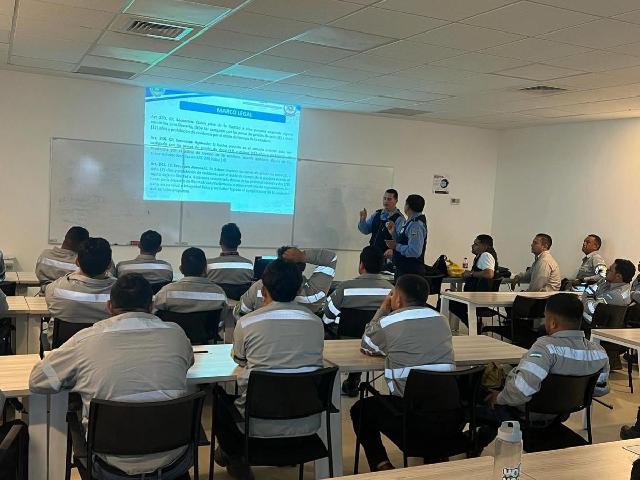 Unas ofrece charla de prevención de secuestros a empleados de la Enee