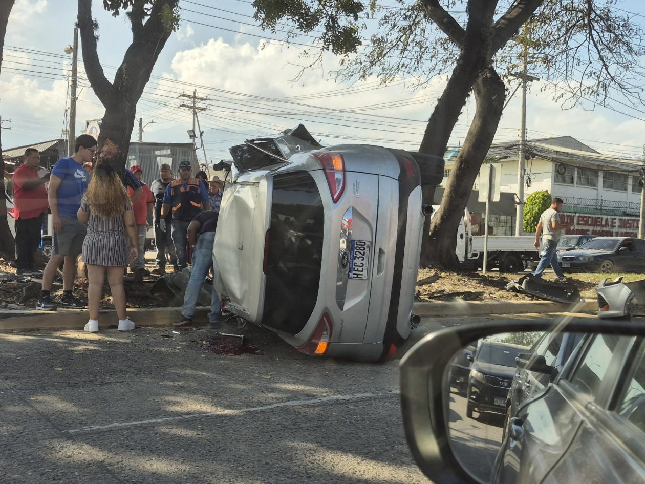 Taxista muere en accidente en la avenida Juan Pablo II de SPS