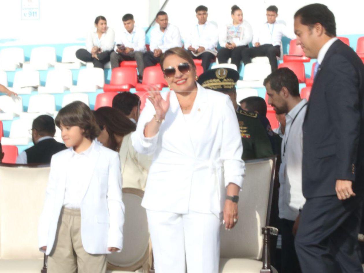 Elegancia y serenidad: así es el  traje de la presidenta Xiomara Castro en el 204 aniversario de independencia de Honduras