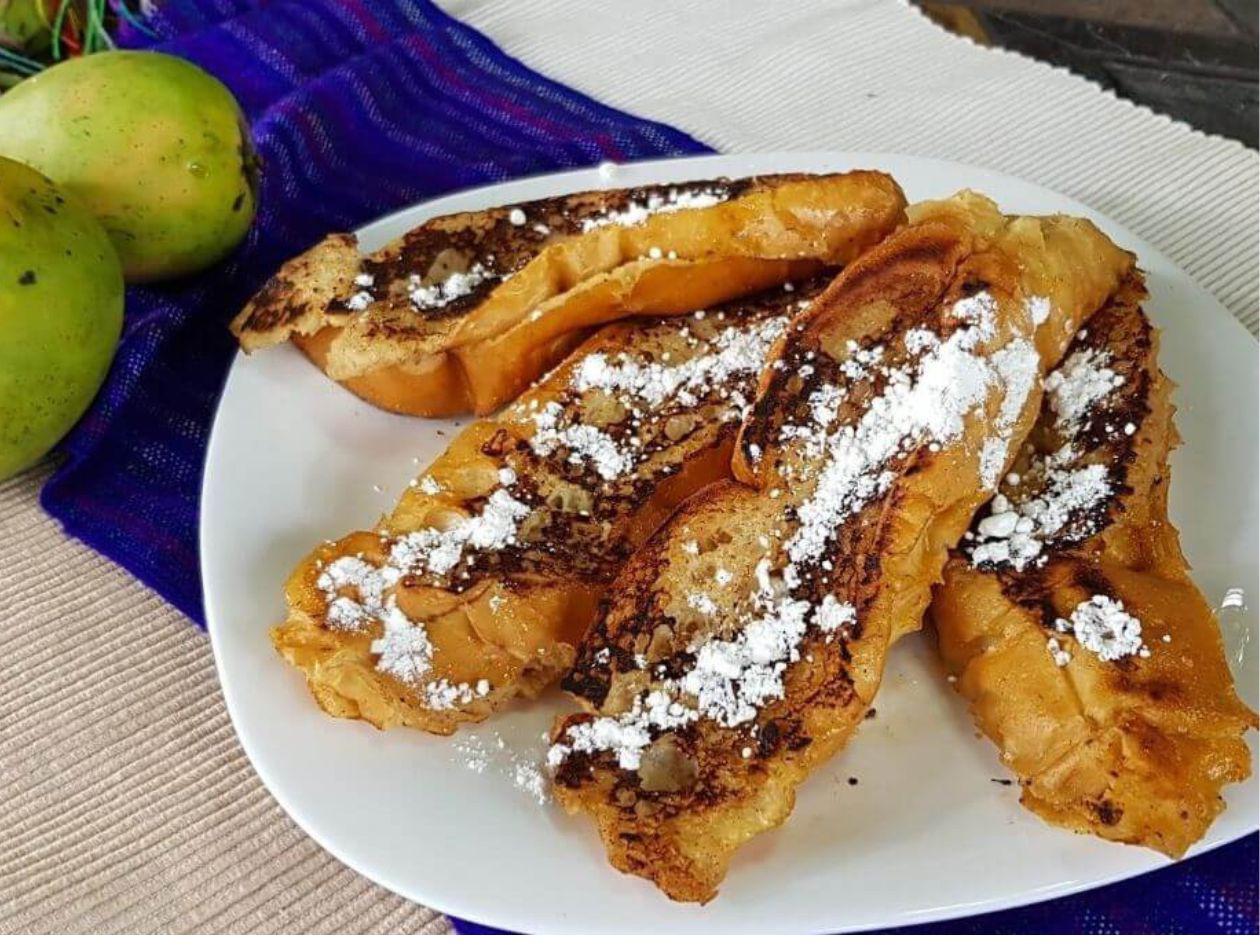 Tostadas francesas con jalea de mango