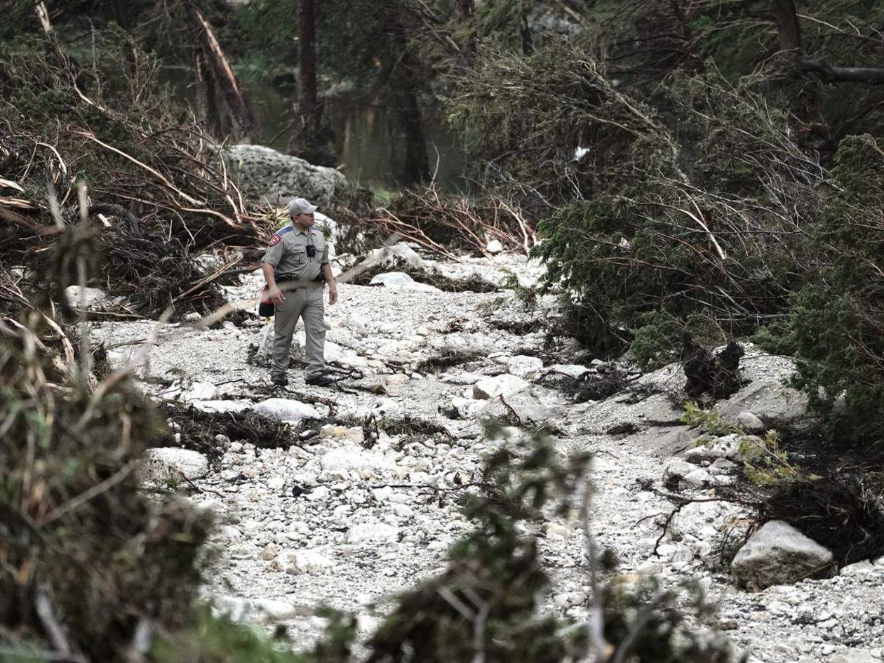 Los desaparecidos por las inundaciones en Texas se reducen de cien a tres personas