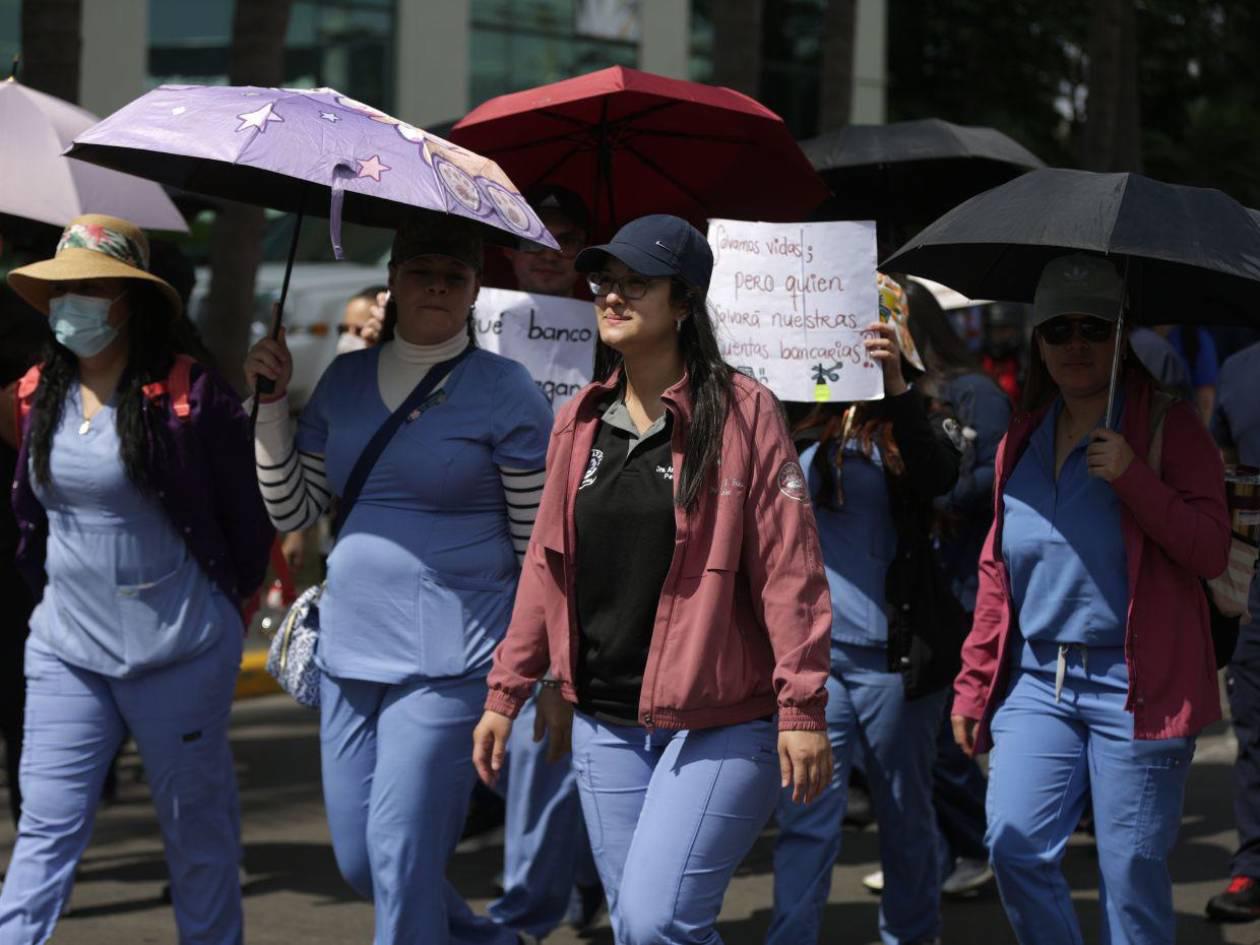 Médicos descentralizados cumplen seis semanas de protestas en Tegucigalpa