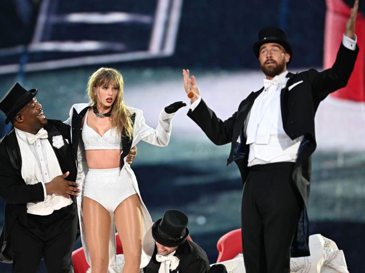 Los amigos de Taylor Swift y Travis Kelce están felices por su compromiso