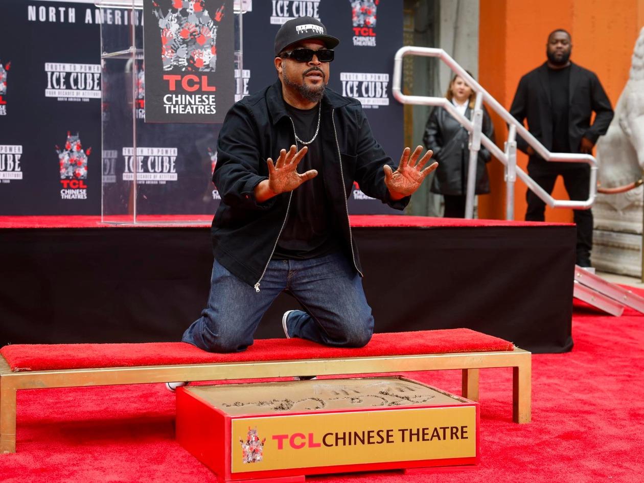 Ice Cube inmortaliza sus manos en Hollywood