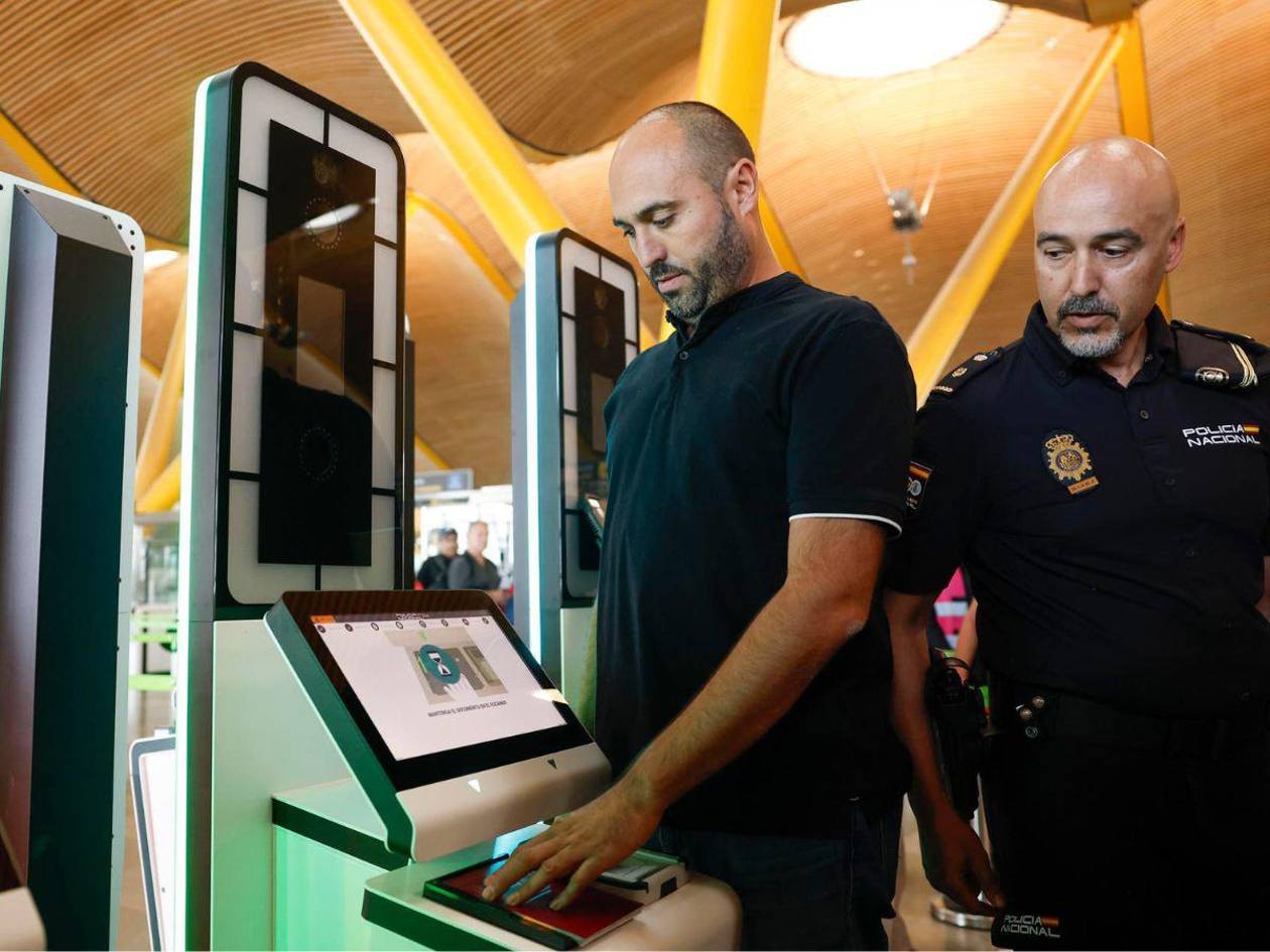 Europa estrena el registro digital de viajeros en el aeropuerto de Madrid