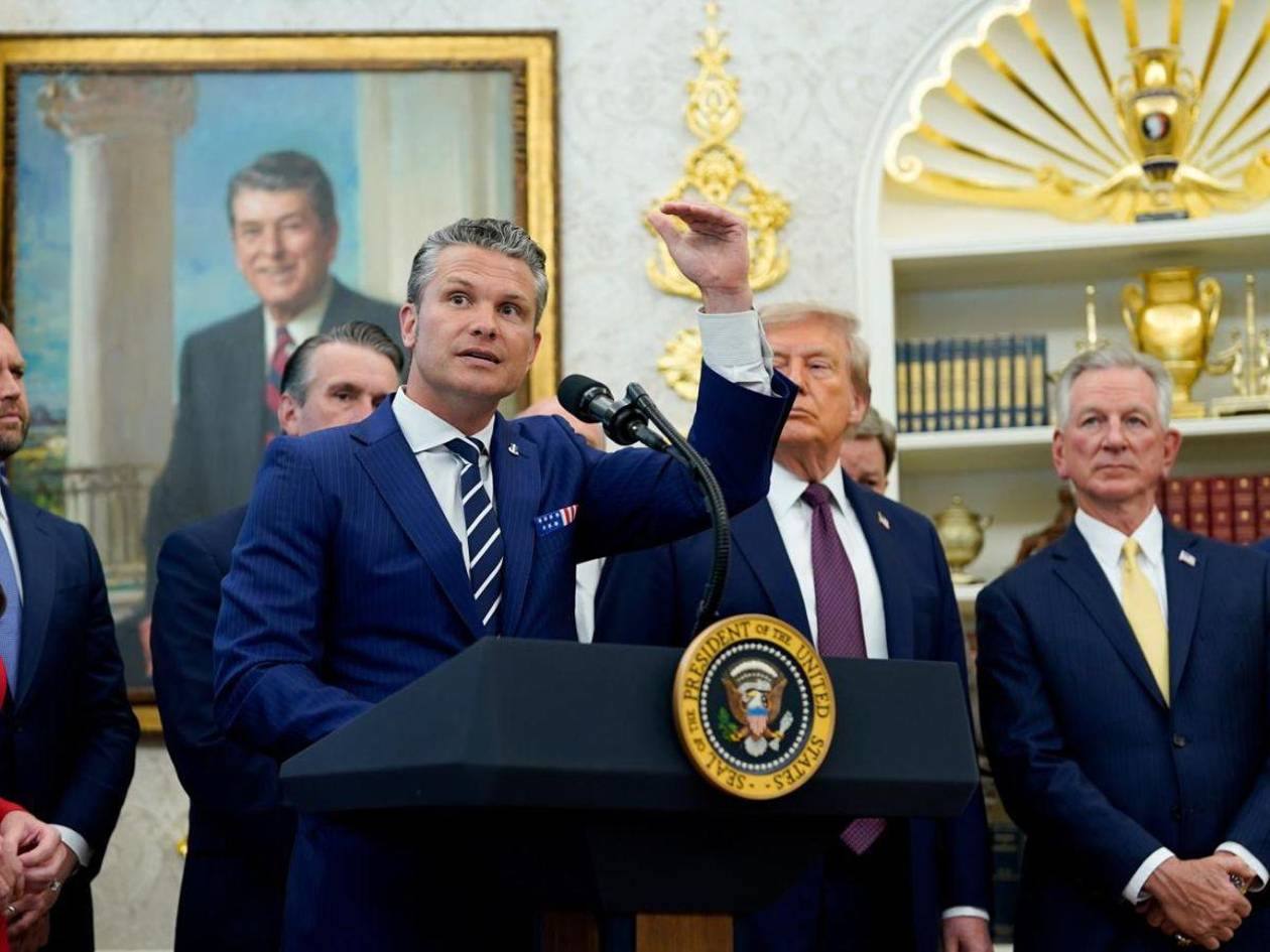 El ataque en el Caribe es el inicio de ofensiva contra carteles venezolanos, advierte Hegseth