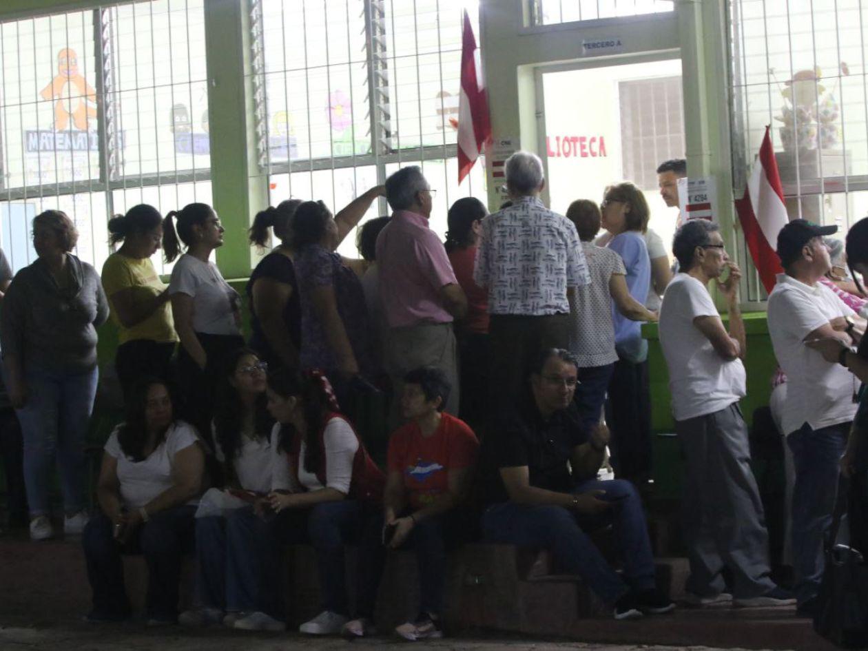 Caos y demoras intentaron afectar a 460,600 votantes en San Pedro Sula y la capital