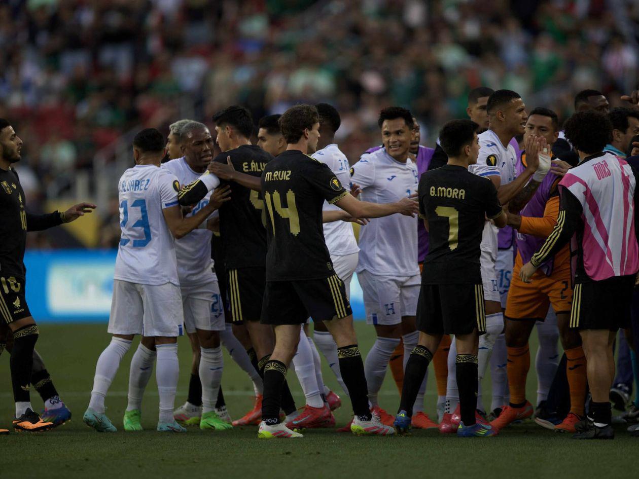 Agarrón en Copa Oro: lo que pasó entre Quioto y Ochoa en el México vs Honduras