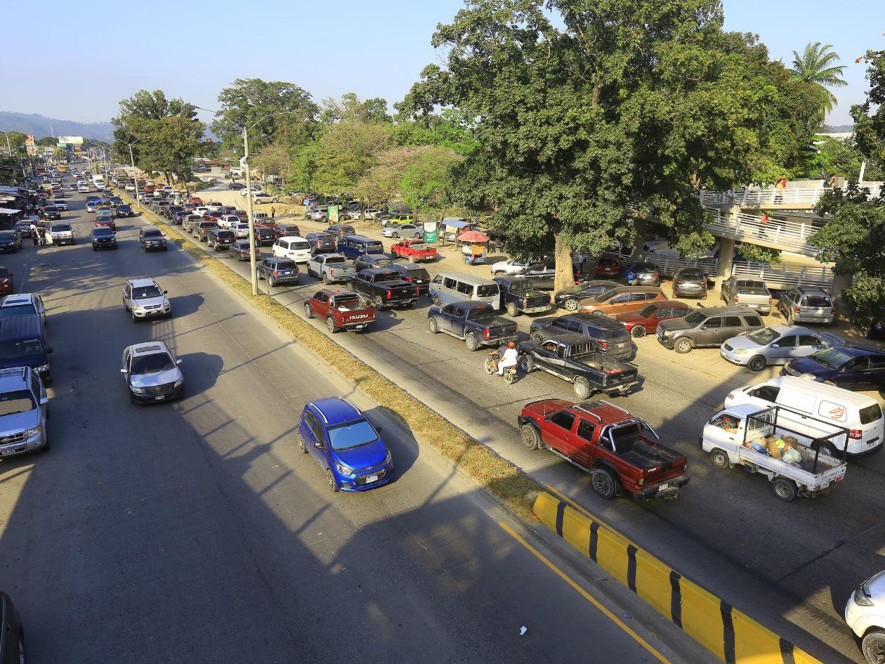 IHSS debe buscar solución de parqueo para evitar el congestionamiento en bulevar