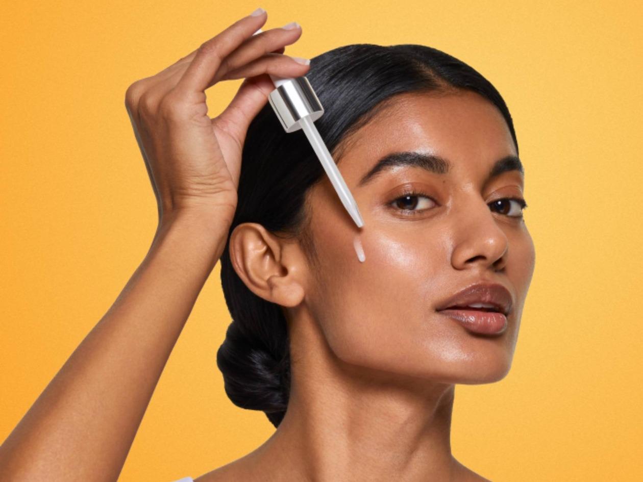 Retinol: su impacto en las arrugas y el acné