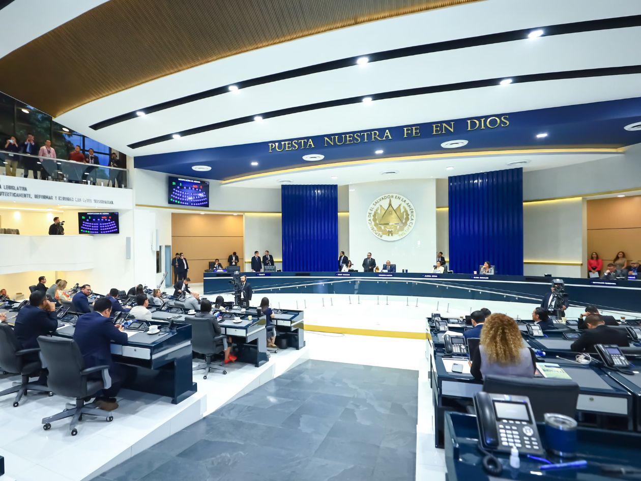 Congreso de El Salvador aprueba reforma constitucional para dejar el Parlacen