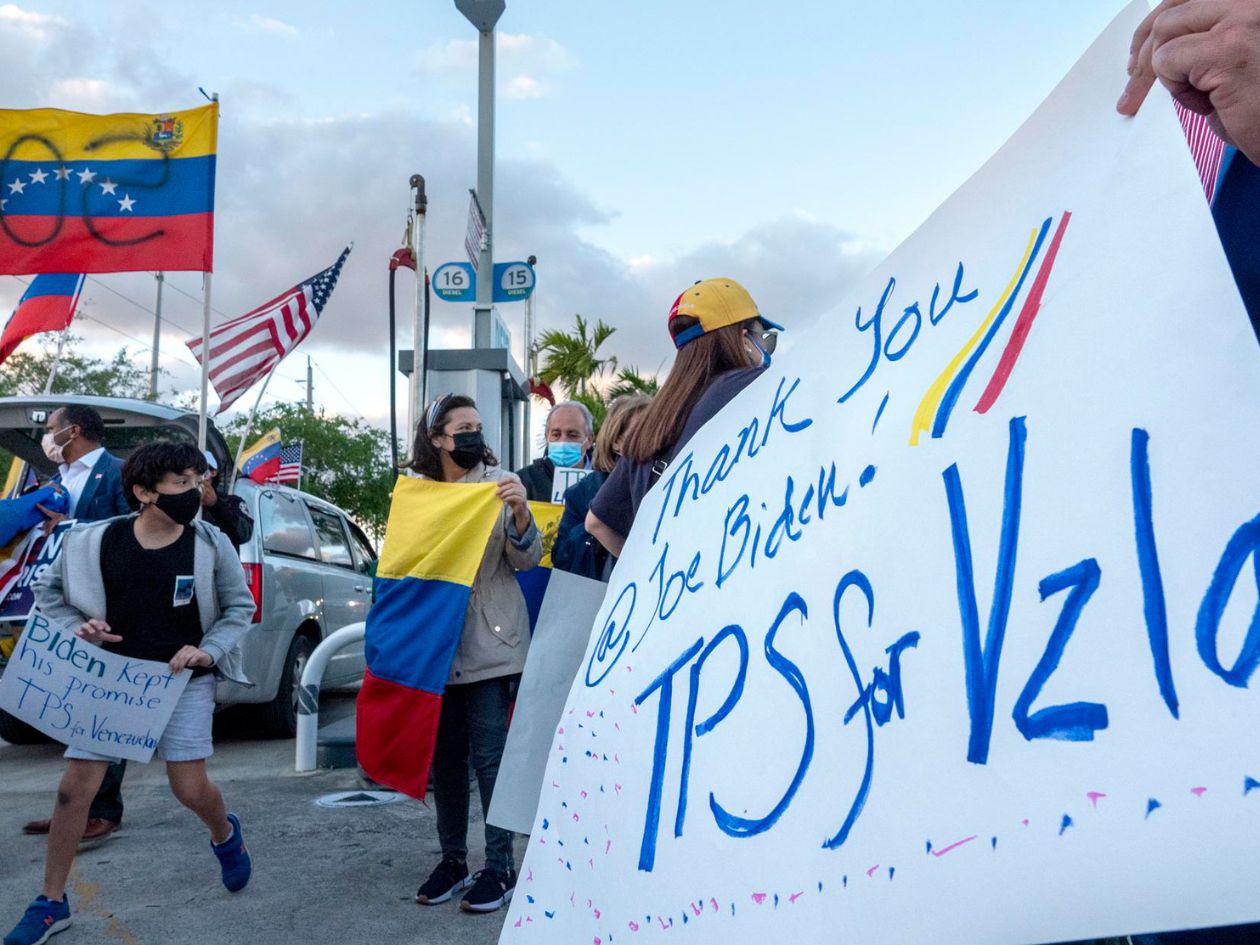 Juez bloquea la decisión de Trump de poner fin al TPS para venezolanos y haitianos