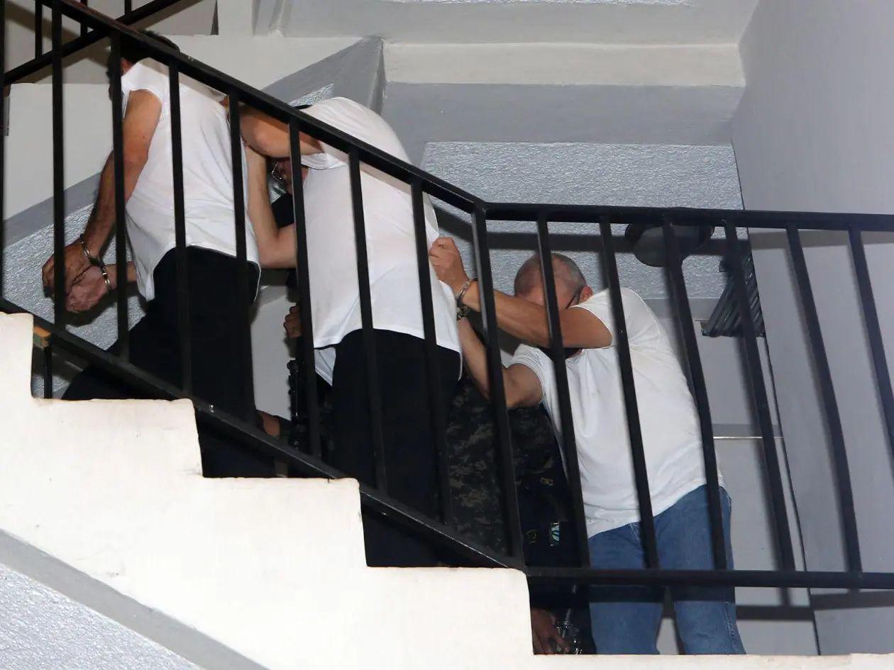 <i>Los tres capturados el día 14 de agosto de 2025, cuando fueron presentados en su primera audiencia en tribunales. Foto: David Romero/El Heraldo.</i>