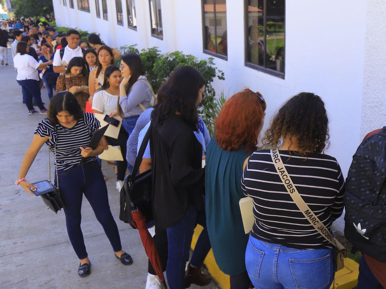 Más mujeres votarán en 2025, pero sufren pobreza, violencia y desigualdad