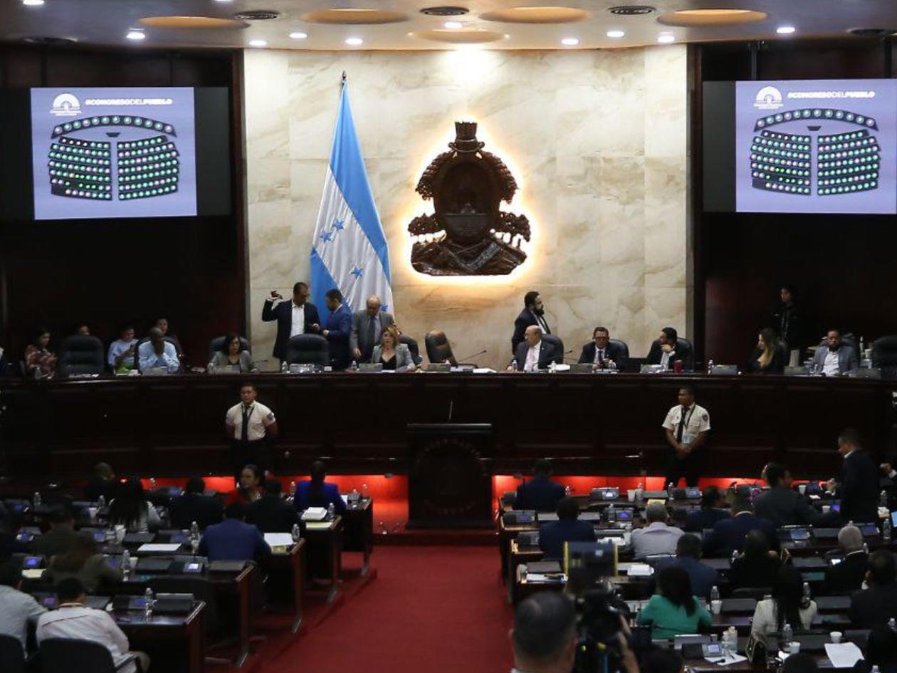 Oposición alerta de más de 800 proyectos sin aprobar en el Congreso Nacional